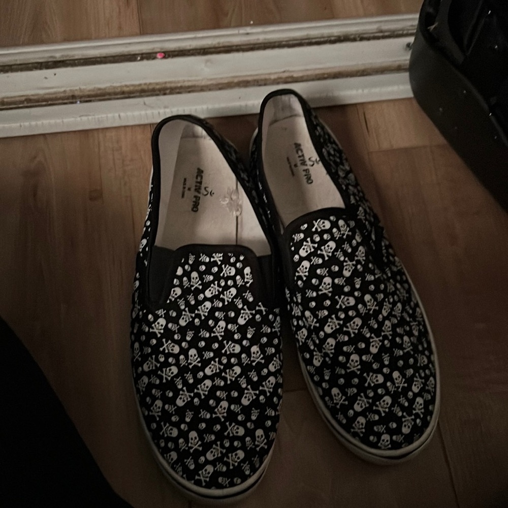Activ pro skull shoes